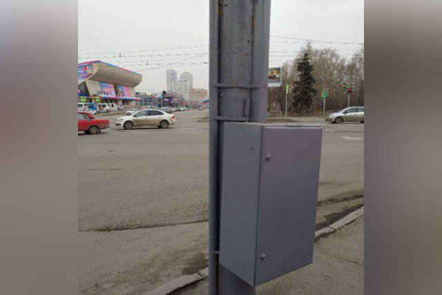 Красоту вновь спрятали под серой краской Красоту вновь спрятали под серой краской