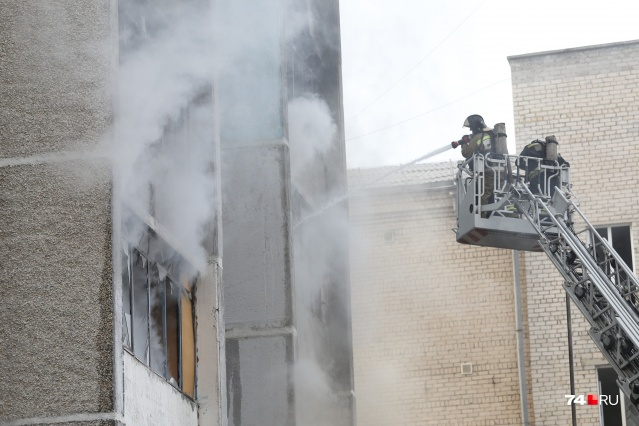 Огнем были охвачены два этажа здания