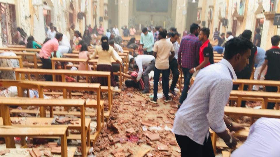 В Шри-Ланке во время пасхальных служб произошли взрывы в церквях и отелях, погибли 52 человека