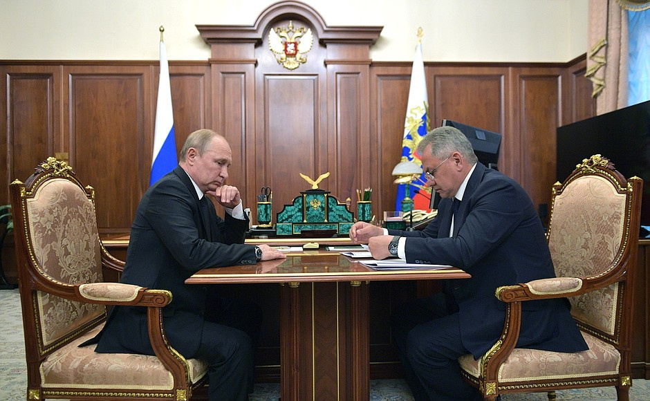 Путин провел срочную встречу с Шойгу