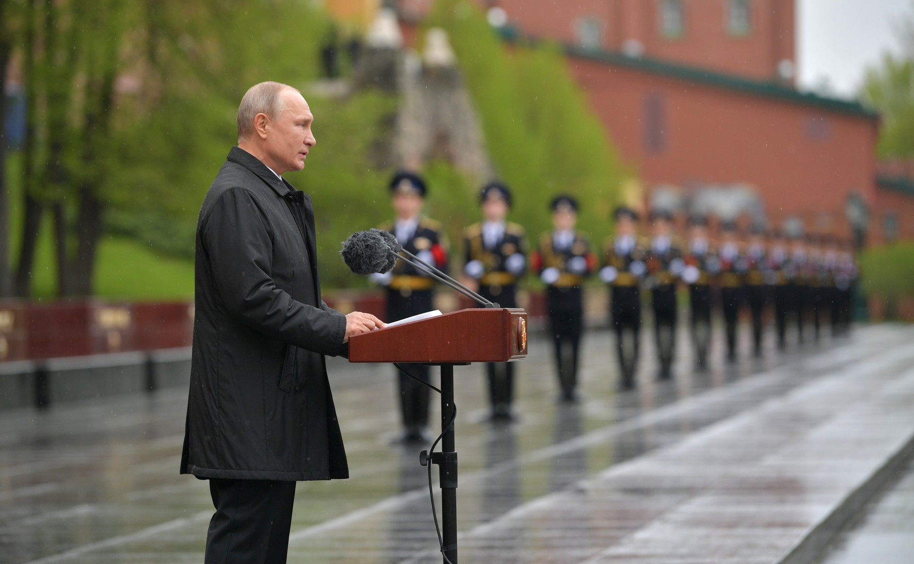 9 мая Путин пообещал отметить День Победы, когда позволит эпидемиологическая обстановка