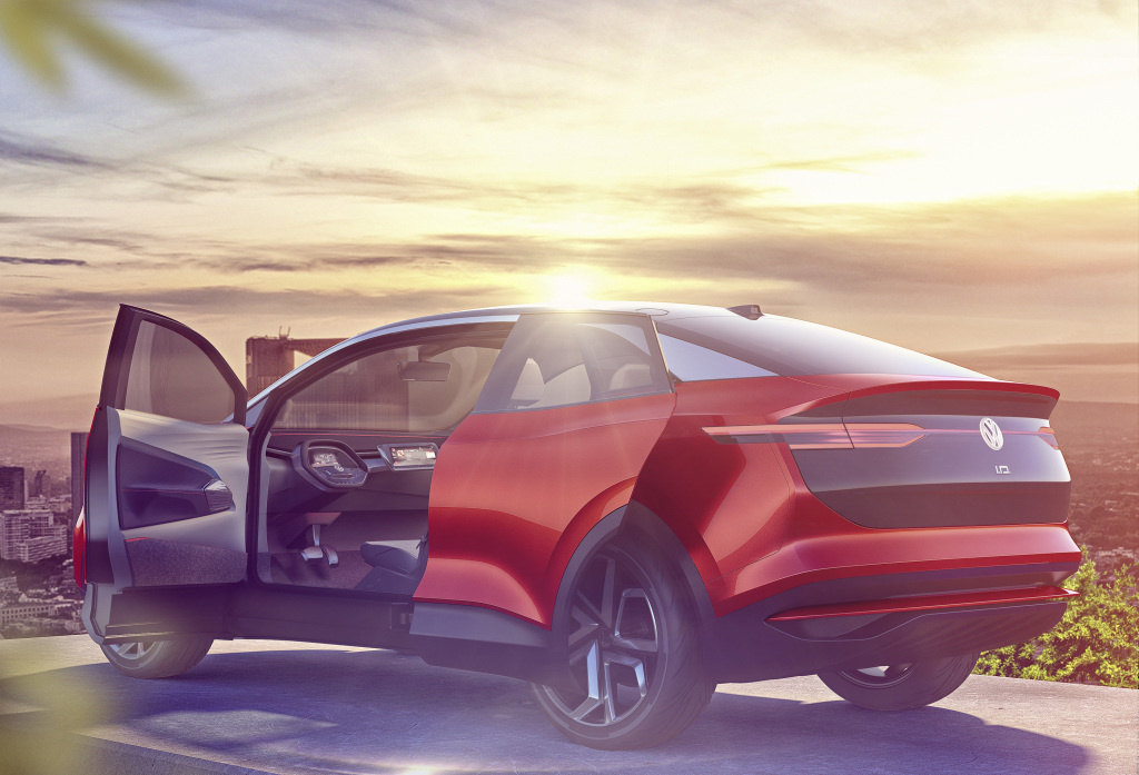 I.D. – бренд VW для обозначения электромобилей. Модель Crozz выглядит не хуже BMW X4, построена на платформе MEB и имеет запас хода в 500 км. Выпуск запланирован на 2020 год – в электромобильной теме VW пока в отстающих, но амбиции – самые отчаянные I.D. – бренд VW для обозначения электромобилей. Модель Crozz выглядит не хуже BMW X4, построена на платформе MEB и имеет запас хода в 500 км. Выпуск запланирован на 2020 год – в электромобильной теме VW пока в отстающих, но амбиции – самые отчаянные