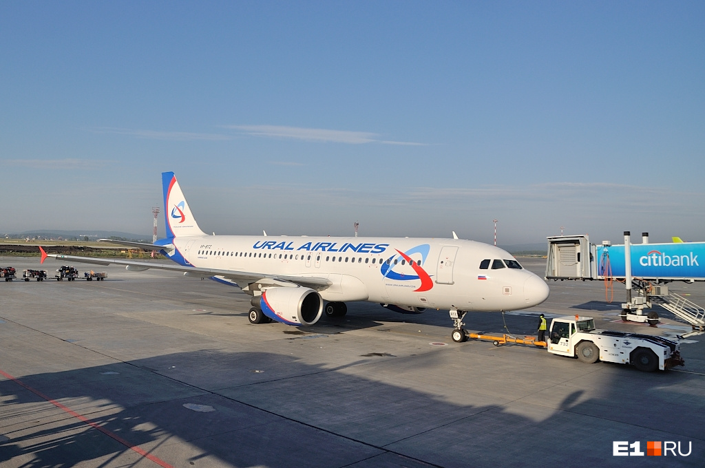 «Возмутились, что попросили поторопиться»: в «Уральских авиалиниях» высказались о скандале с беременной пассажиркой