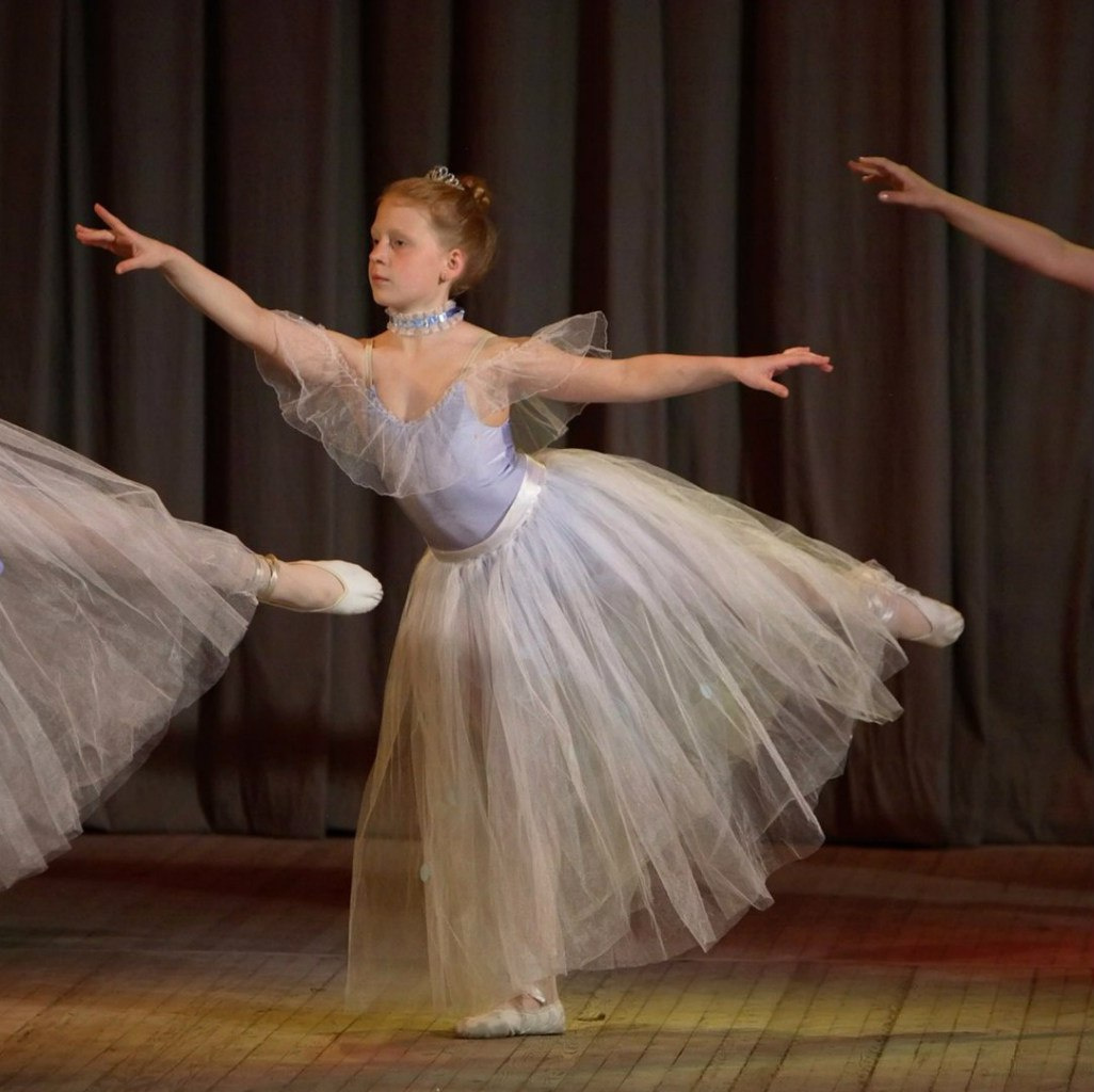 10-летняя Полина на отчётном выступлении балетной школы