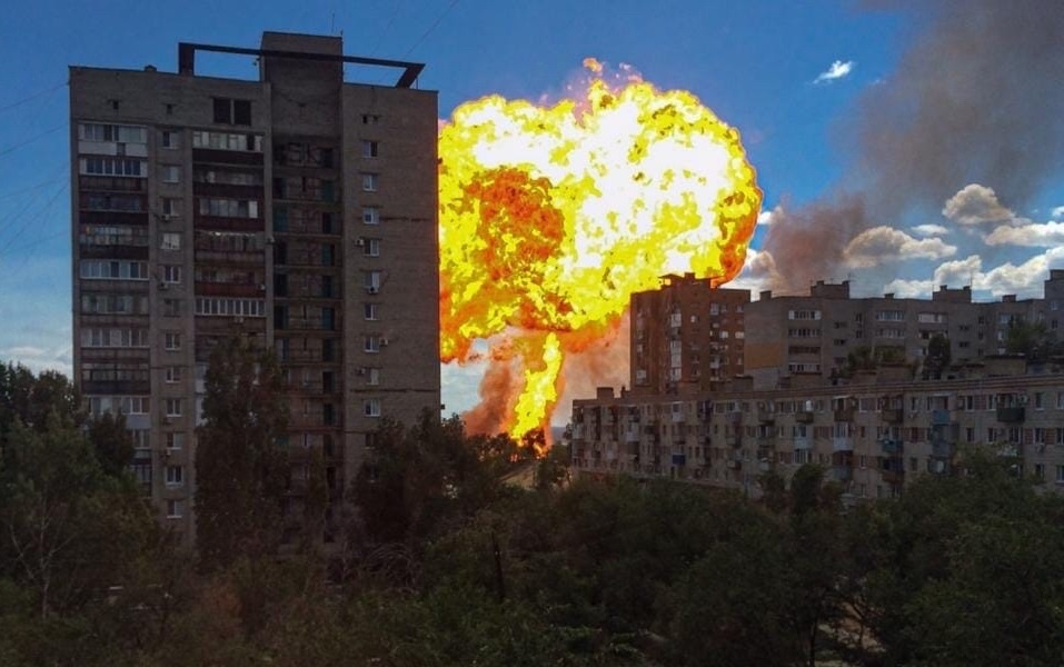Огненный шар поднялся выше 16-этажного дома Огненный шар поднялся выше 16-этажного дома