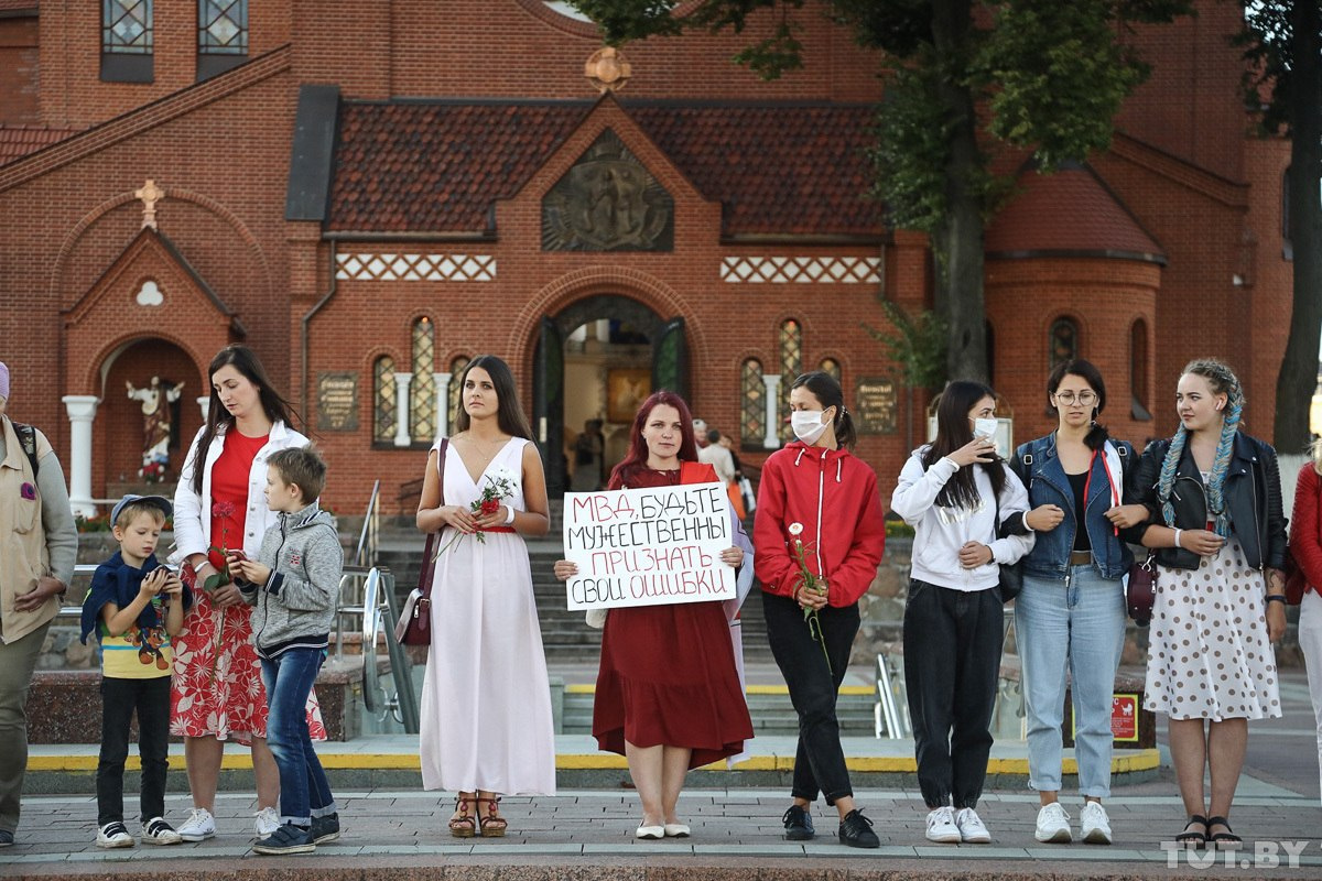 Девушкам дали уйти с площади Независимости