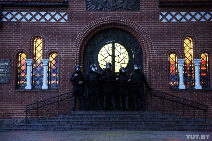 Все входы были перекрыты Все входы были перекрыты