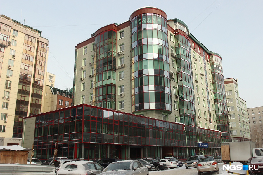 В квартале на Щетинкина по проектам Бородкина были построены жилые дома, а также начато строительство бизнес-центра «САРЭТ», внешний облик которого вызывает спорные оценки. Центр культурно-делового общения был спроектирован еще в 2000–2002-м, «САРЭТ» — в 2005–2006-м.