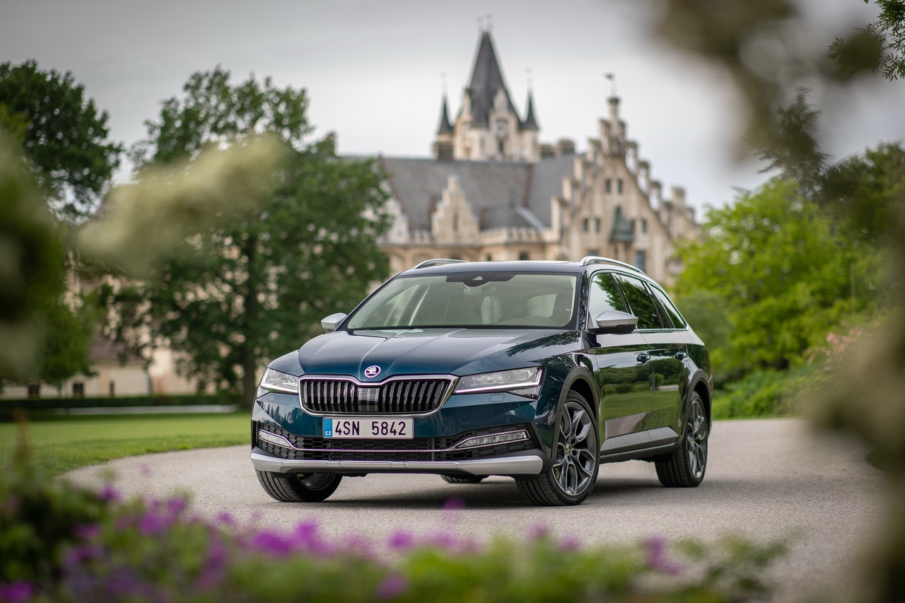 SKODA Superb Scout с просветом, увеличенным на 15 мм, и пластиковым обвесом SKODA Superb Scout с просветом, увеличенным на 15 мм, и пластиковым обвесом