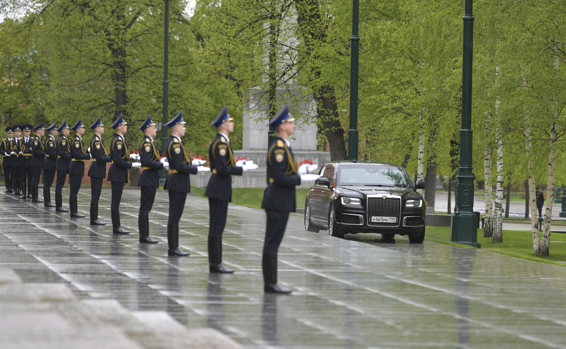 В 10:00 мск кортеж президента подъезжает в Александровский сад