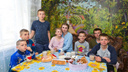 «Сделаю всё, чтобы мы были вместе»: на Южном Урале 20-летняя девушка заменила маму шестерым братьям и сестре