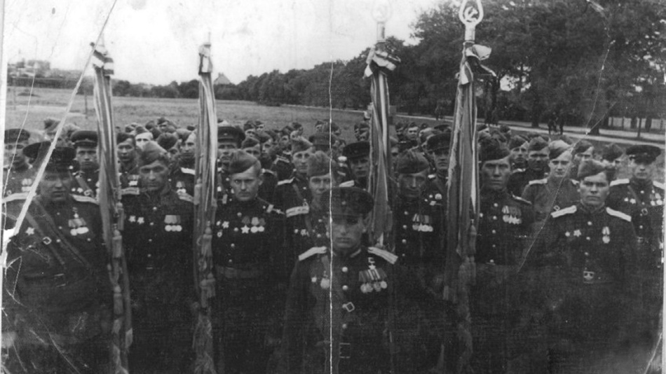 «Фронтовикам не давался строевой шаг»: историк — о том, как проходил первый Парад Победы, в 1945-м
