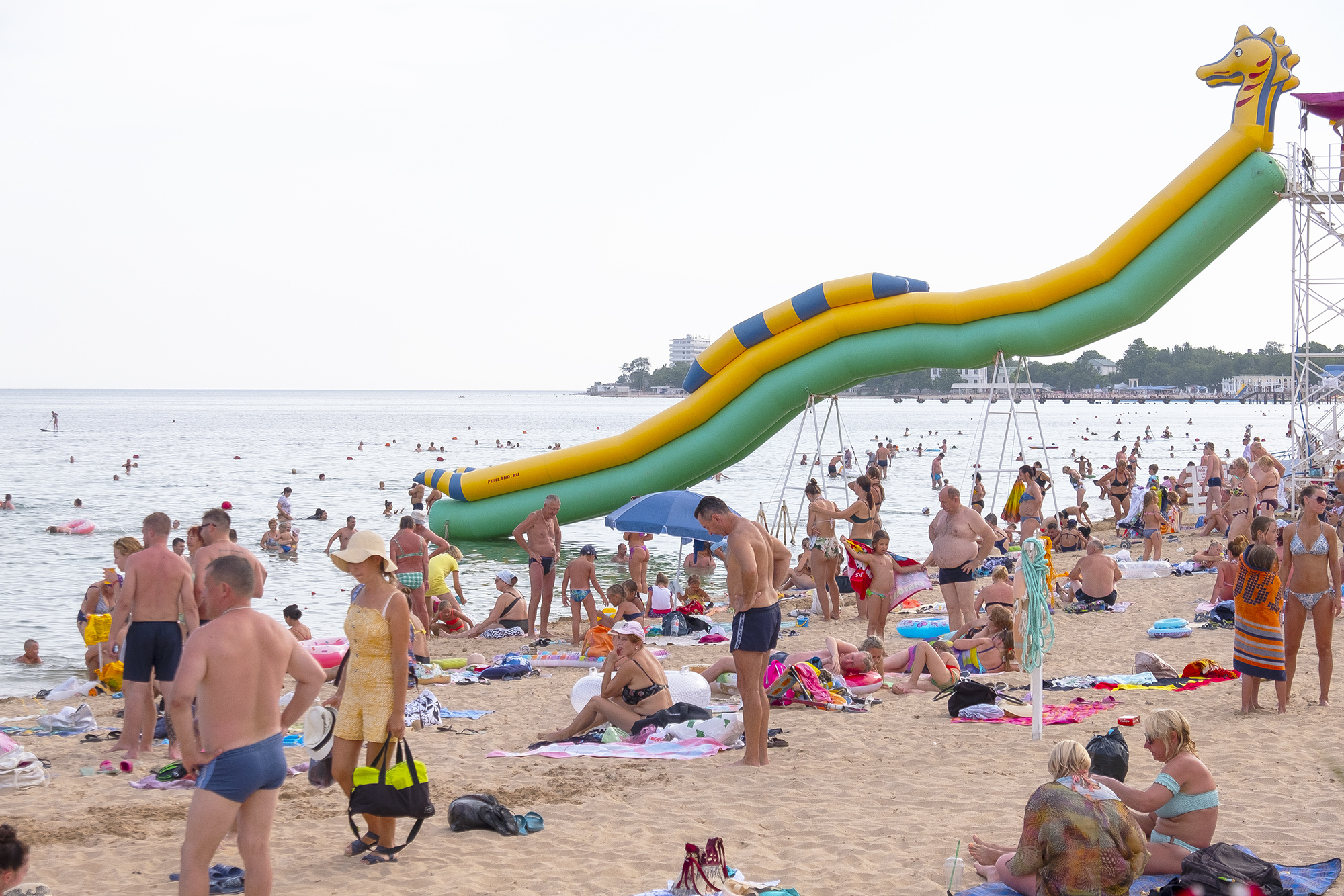 Темпы заполняемости пляжей пугают жителей Евпатории