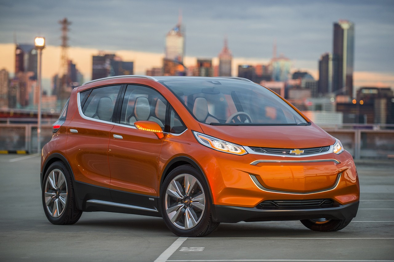 Концепт-кар Chevrolet Bolt 2015 года, которым также занимался Владимир Капитонов Концепт-кар Chevrolet Bolt 2015 года, которым также занимался Владимир Капитонов