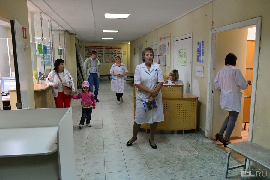 Врачи «девятки» спасли девочку, получившую тяжёлые травмы в ДТП.
