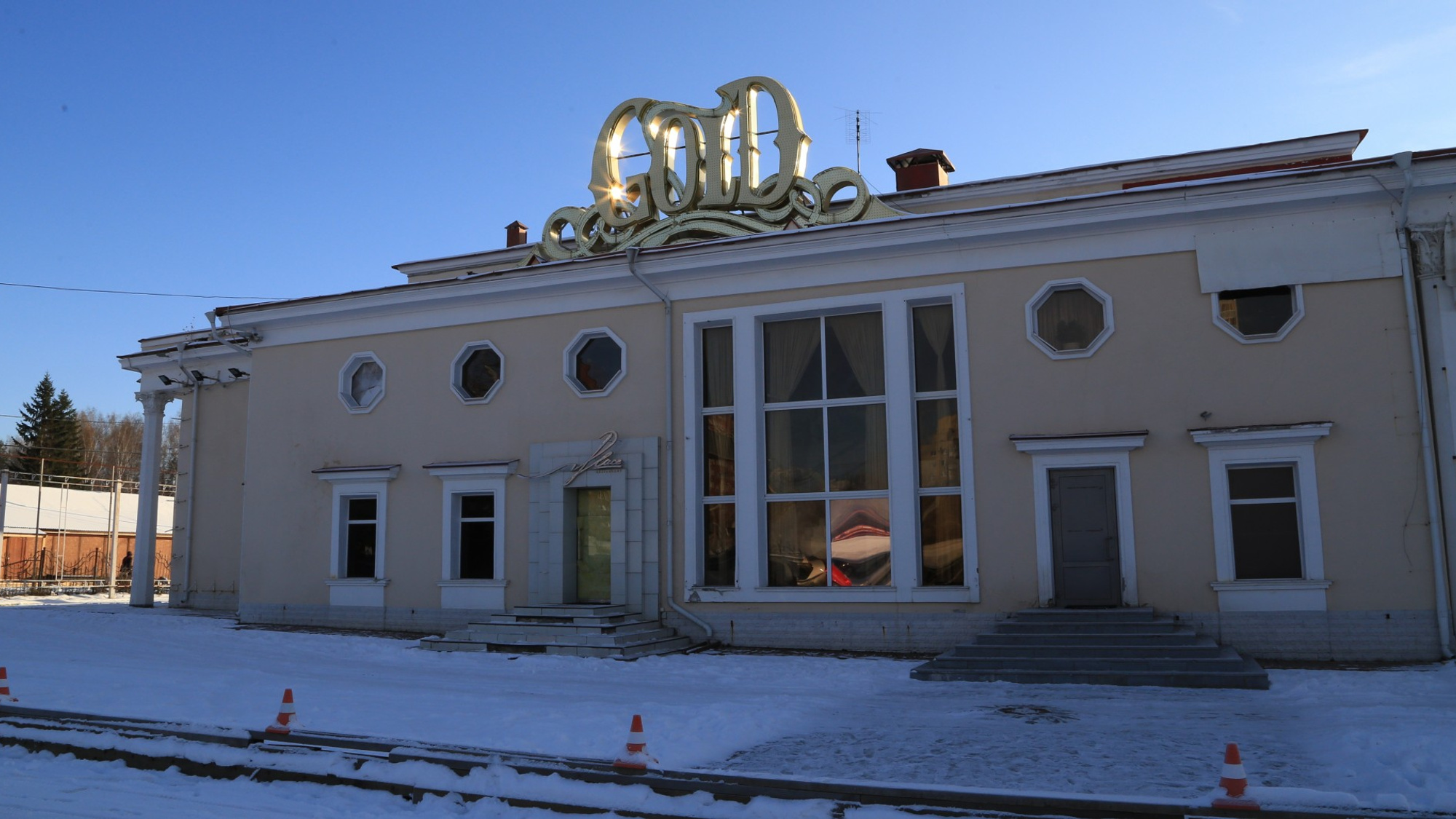 Скандально известный клуб Gold, в котором посетители обварили ноги кипятком, продают за 165 млн рублей