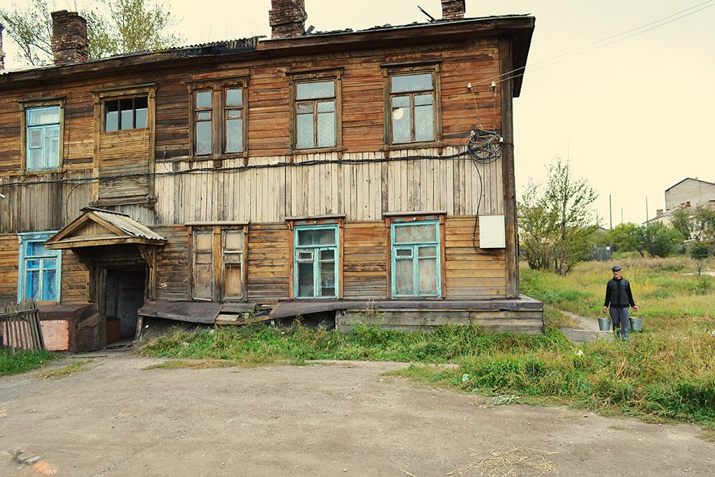 Снять барак. Чита бараки. Бараки в Чите. Забайкалье Чита бараки. Чита деревянные бараки.