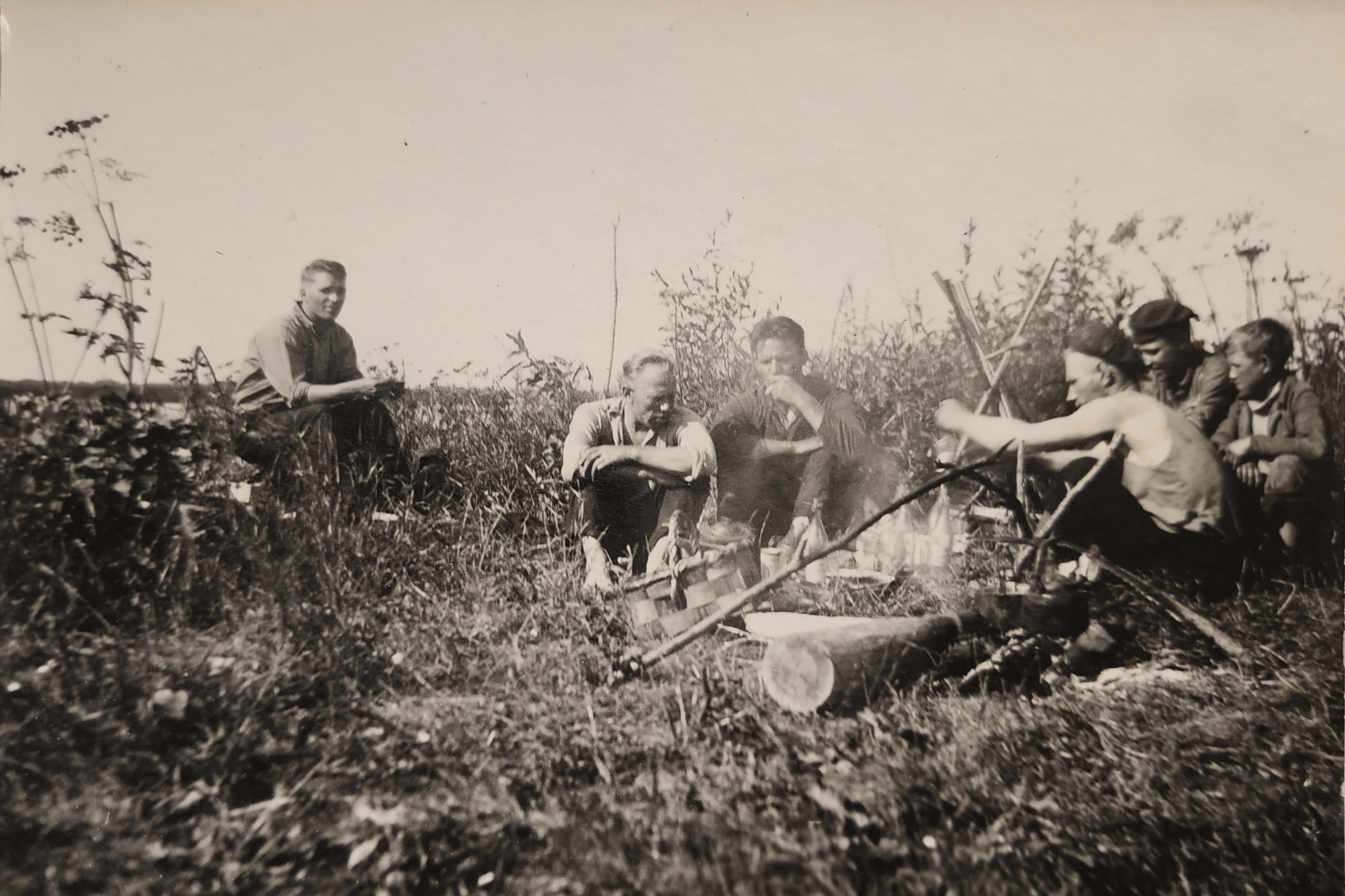 22 июня 1941 года. Борис Иванов — третий справа, в профиль