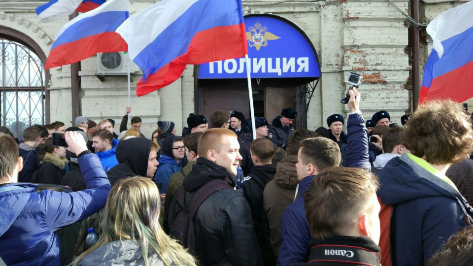 За оскорблением чувств государства в интернете следят полицейские За оскорблением чувств государства в интернете следят полицейские