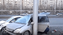 Toyota «обняла» столб на Ипподромской после удара о Volkswagen