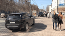 «Я паркуюсь как чудак»: джипы серии ААА против Красного проспекта