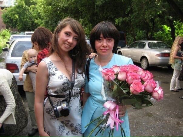 Наталья Швецова (справа) попала в больницу в возрасте 49 лет, до этого она работала учителем математики и оператором в медучреждении. На фото — с дочерью Ольгой Швецовой