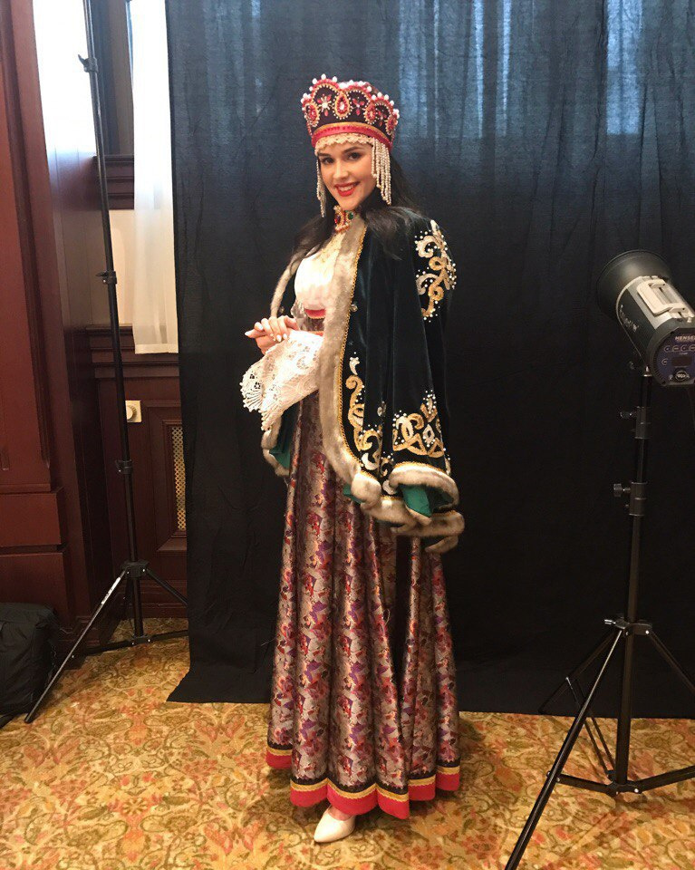 Народный костюм девушке бесплатно предоставили в государственной филармонии Кузбасса как своей землячке