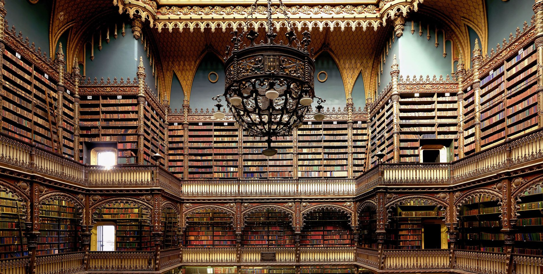библиотека во дворце