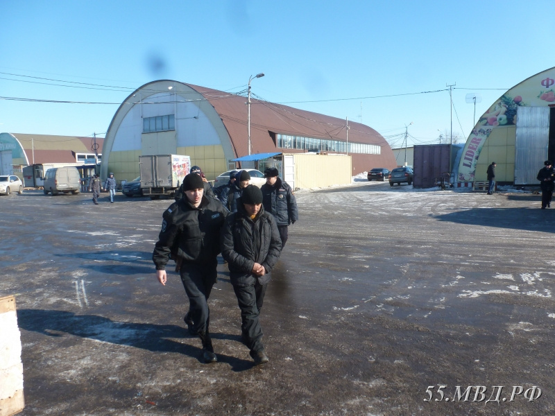 14 человек выполняли на рынке разные функции — продавали сортировали товар<br> 14 человек выполняли на рынке разные функции — продавали сортировали товар<br>