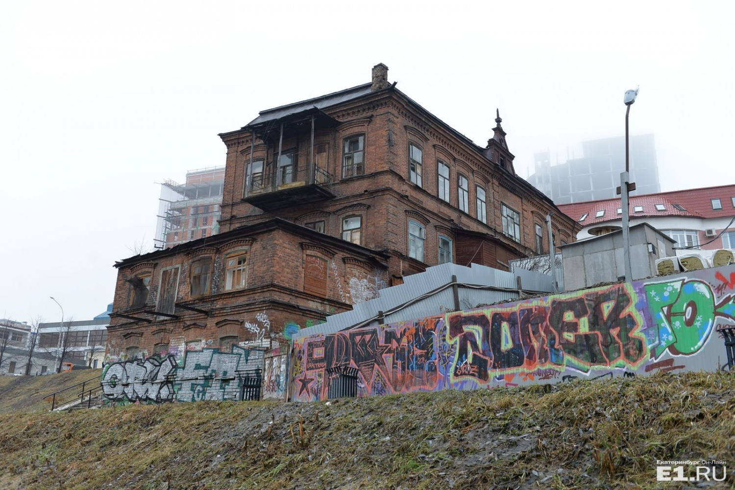 косой дом адрес