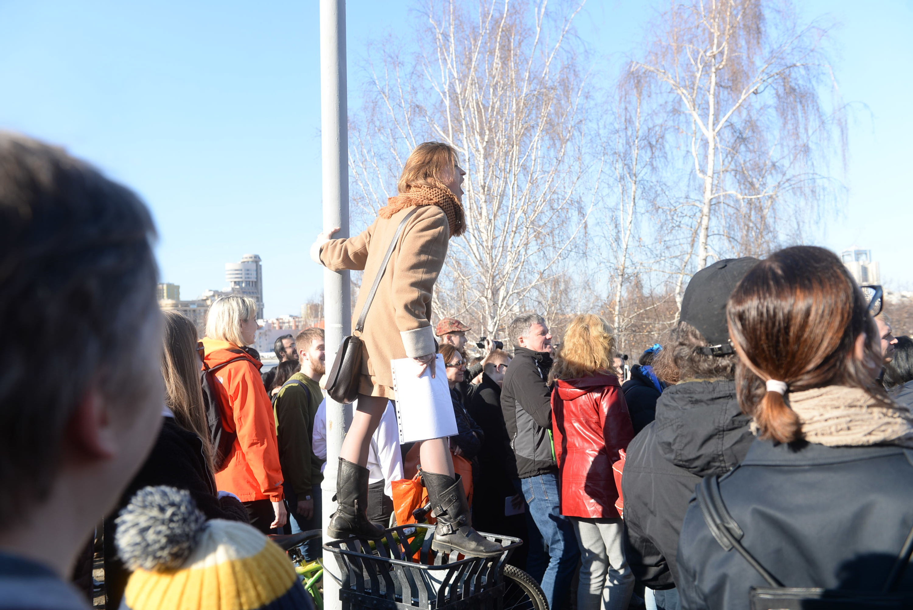 Стрим Екатеринбург в сквере.