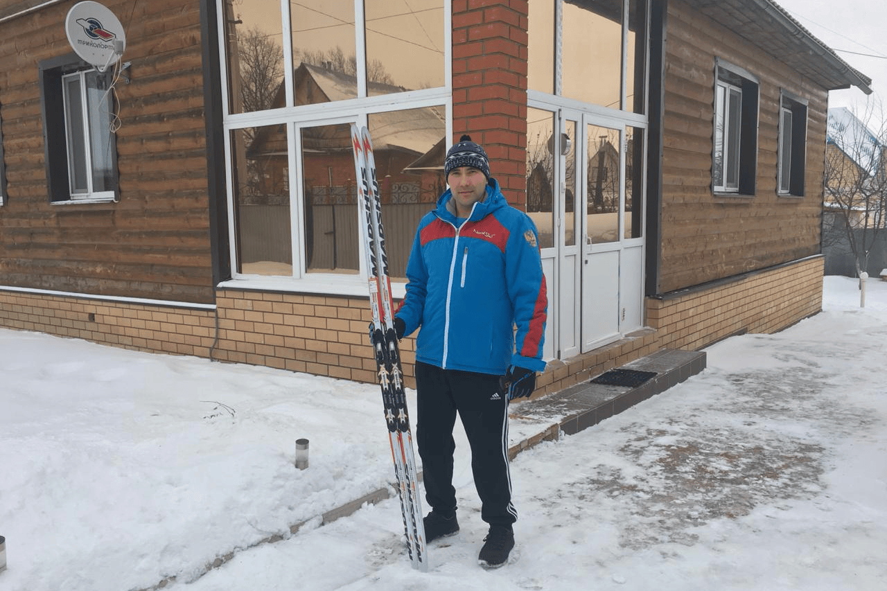 Кирилл говорит, что после ухода из большого спорта лыжи не исчезли из его жизни Кирилл говорит, что после ухода из большого спорта лыжи не исчезли из его жизни