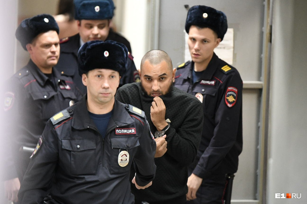 Михаил Федорович на заседании суда не выглядел подавленным и даже выкрикивал мерзости