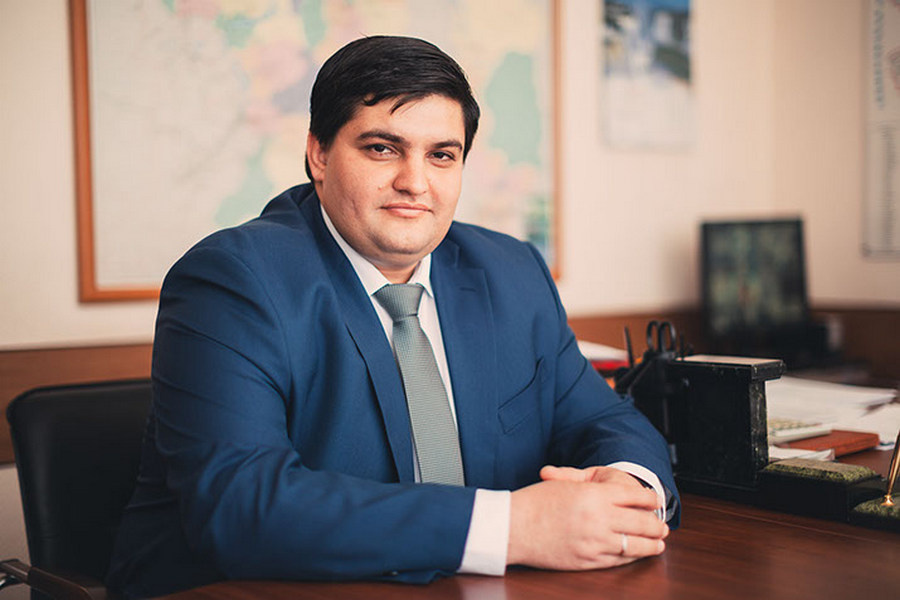 Юсубов был прямым подчиненным мэра Сергея Ерёмина, когда тот руководил министерством транспорта Юсубов был прямым подчиненным мэра Сергея Ерёмина, когда тот руководил министерством транспорта