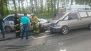 «Тойота» пошла на обгон трактора на трассе под Новосибирском: два человека пострадали