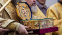 Просили о здоровье: сотни православных челябинцев прикоснулись к мощам святителя Луки