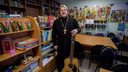 Проповедник с гитарой: история единственного в городе священника, поющего романсы
