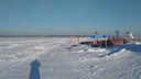 Больше 2 тонн выдержит: на Обском море заработала первая ледовая переправа
