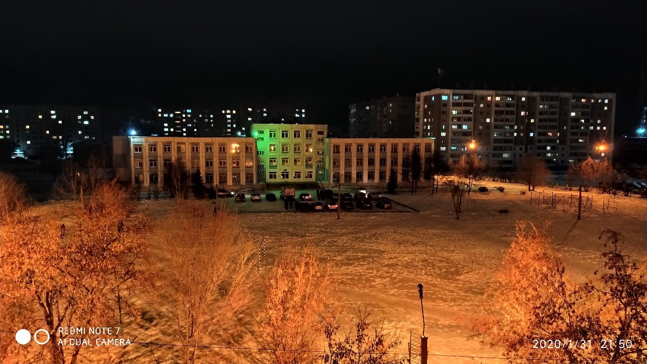 Очередь в школу № 7 Копейска начали занимать за сутки Очередь в школу № 7 Копейска начали занимать за сутки