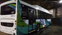 Новые большие муниципальные автобусы оформили фирменными наклейками