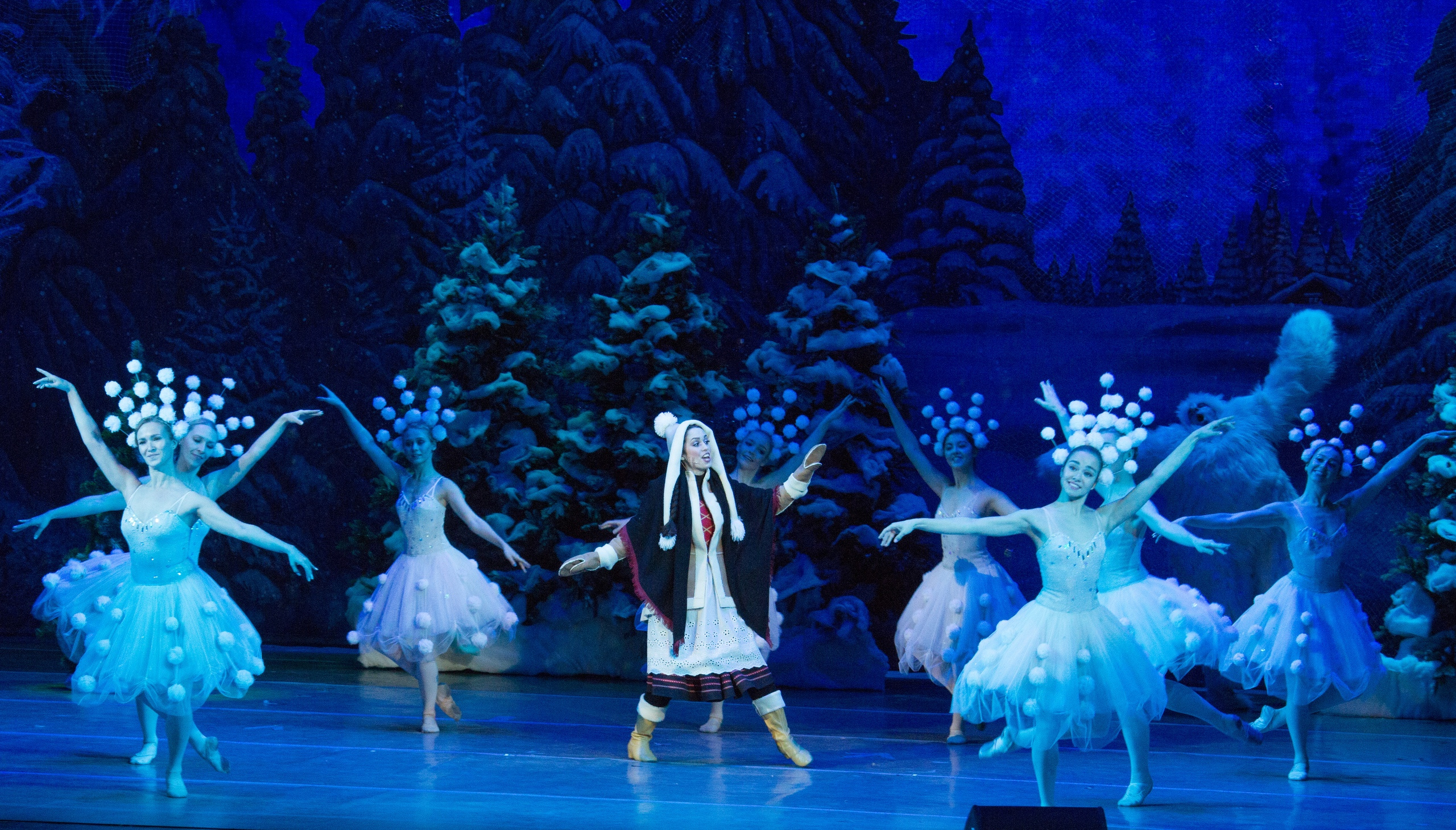 Школьный спектакль 12 месяцев анонс афиша. 12 месяцев спектакль. 12 месяцев пермь. Декорации 12 месяцев месяцев. 12 месяцев сказка.