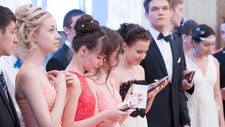 В Екатеринбурге объявили даты последних звонков и выпускных вечеров