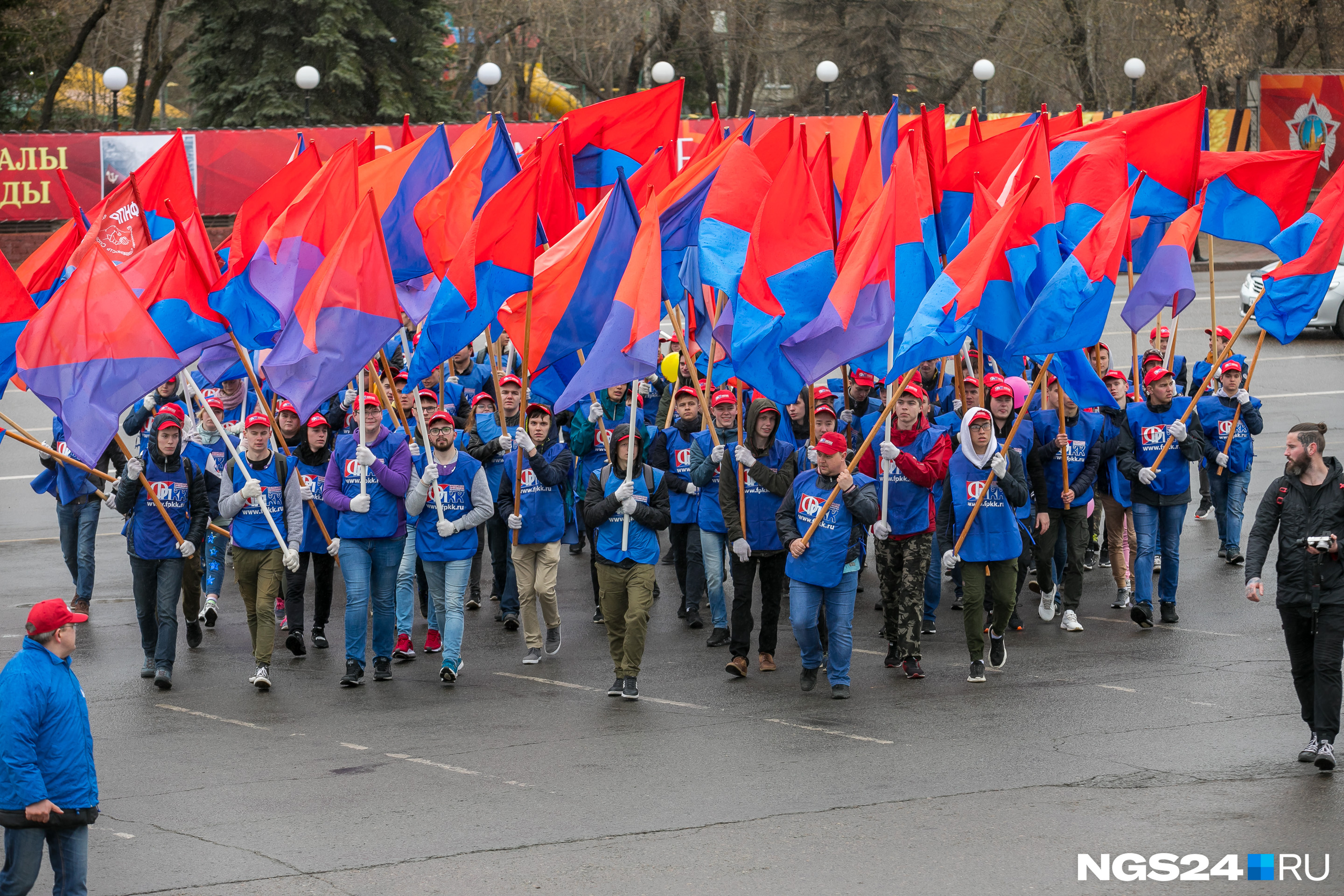 Официально демонстрация закончилась к 12:00 Официально демонстрация закончилась к 12:00