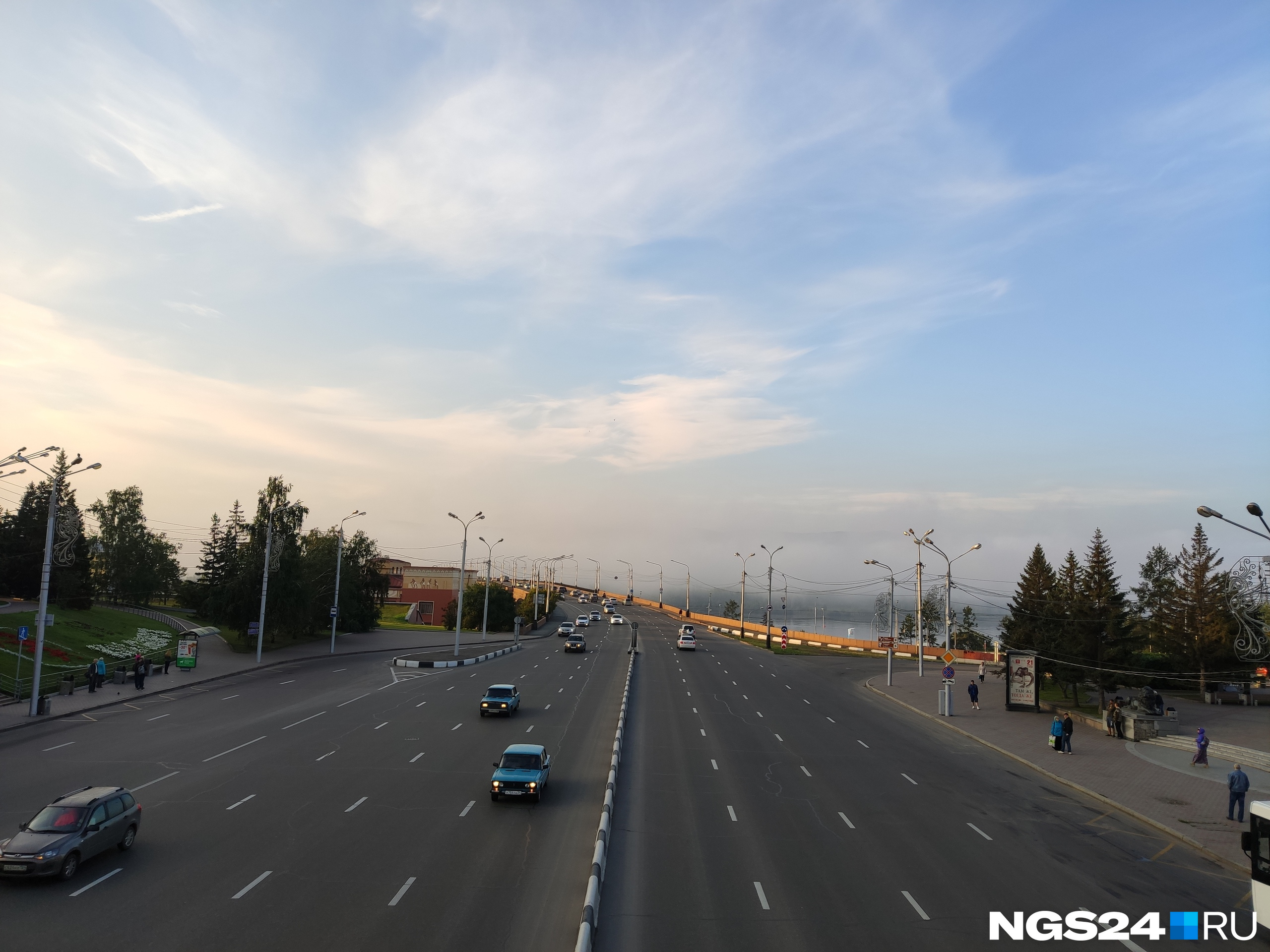 Несмотря на пелену, воздух в городе остаётся довольно чистым Несмотря на пелену, воздух в городе остаётся довольно чистым
