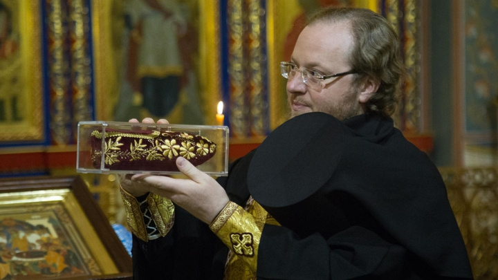 Башмачок чудотворца Спиридона подарили монастырю в Красноярске