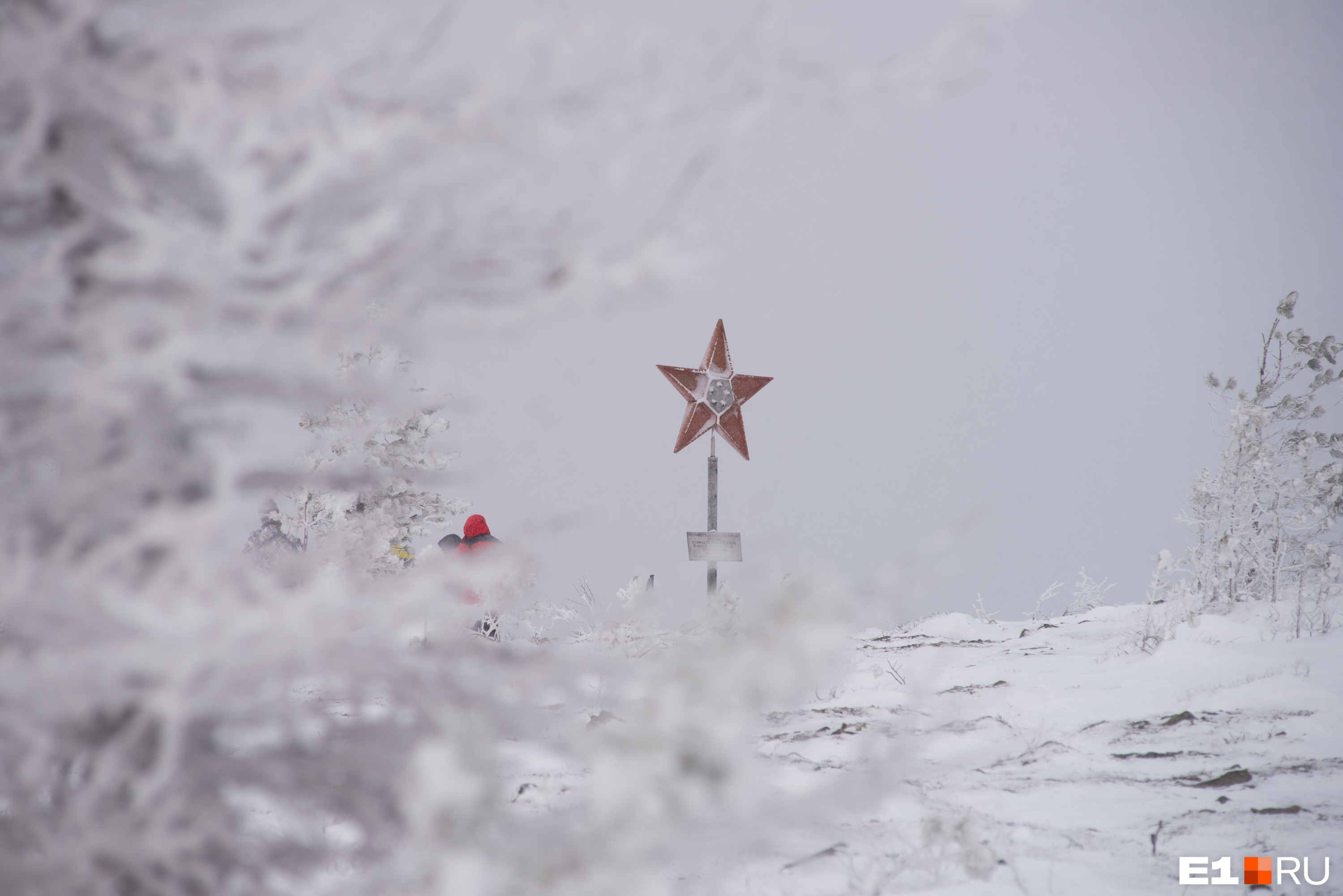 Памятник в виде советской звезды здесь появился в честь
50-летия СССР и отряда имени геолога Бориса Дидковского