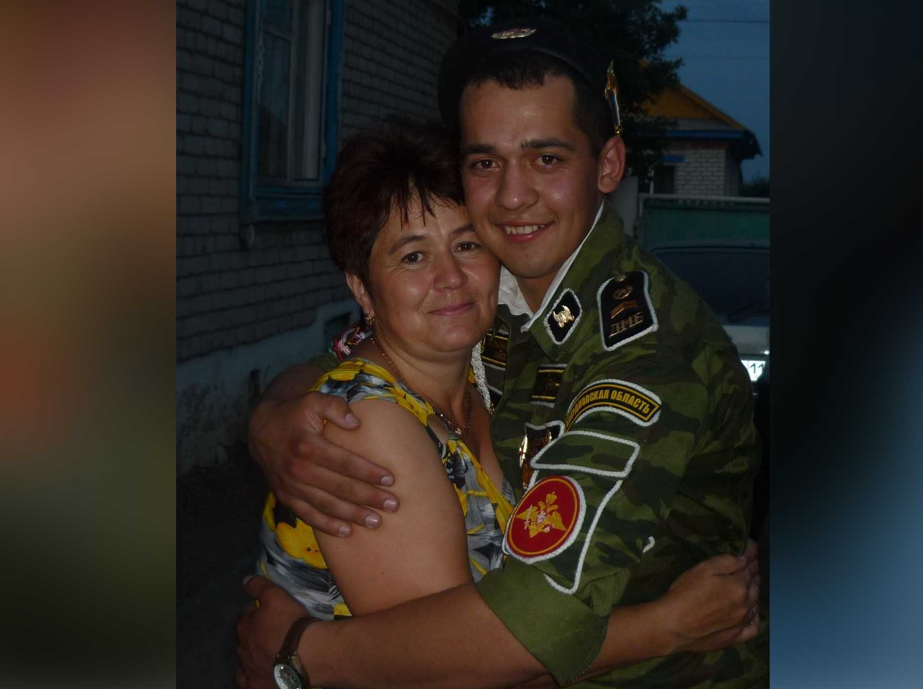 Встречали Айгиза со службы всей деревней Встречали Айгиза со службы всей деревней