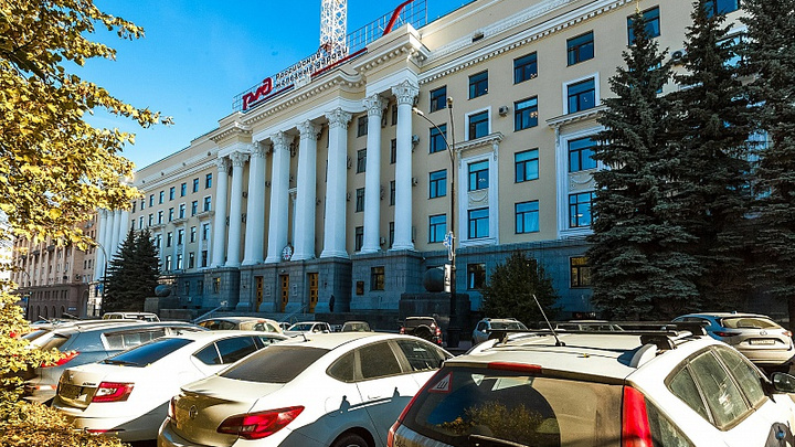 Не в сети: с крыши управления РЖД в Челябинске исчезла вышка связи