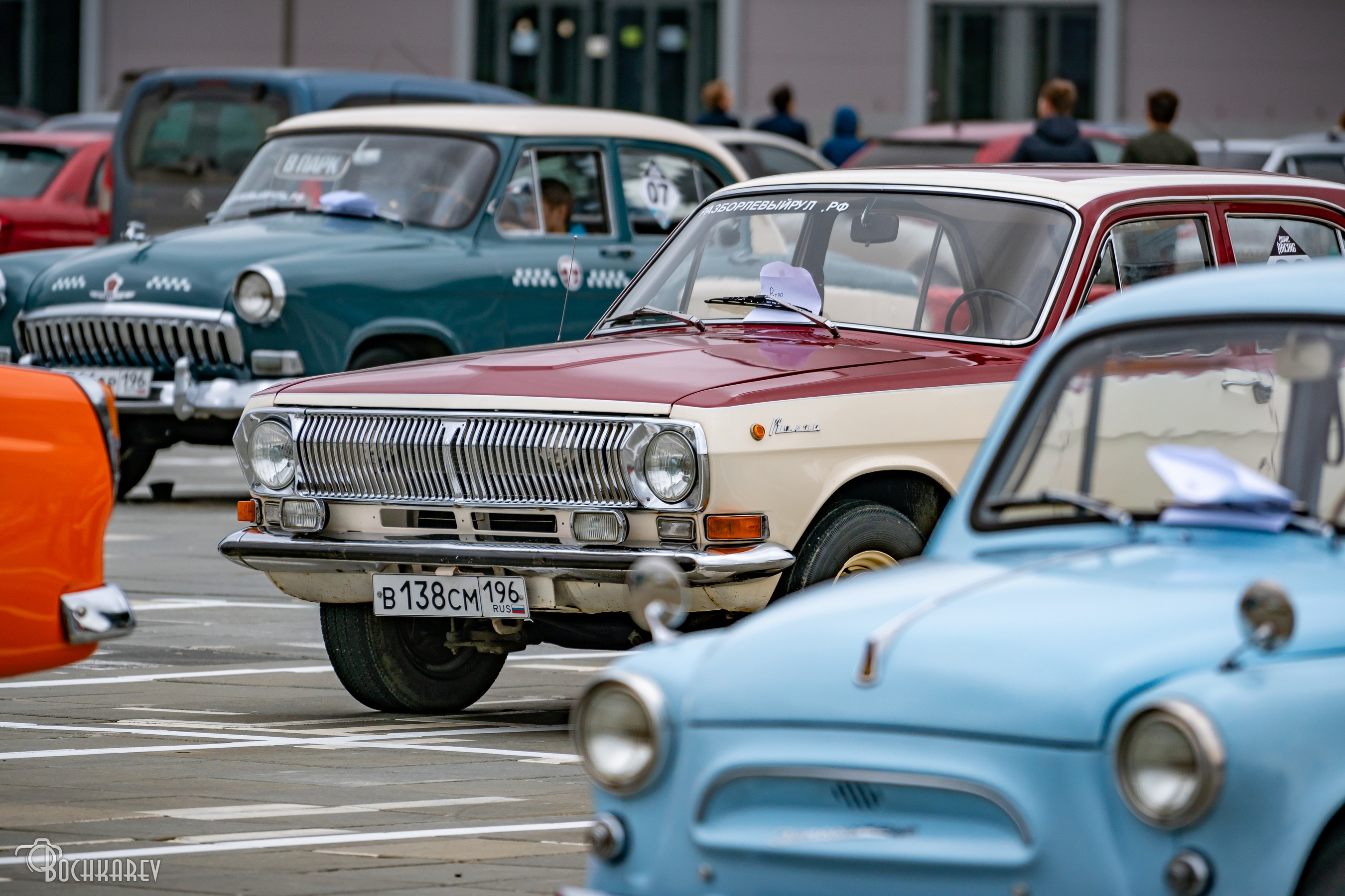 Отечественные машины. Отечественные авто в фильме. Автофест отечественных автомобилей. Олдскульные машины России. Российские машины с иностранными двигателями.