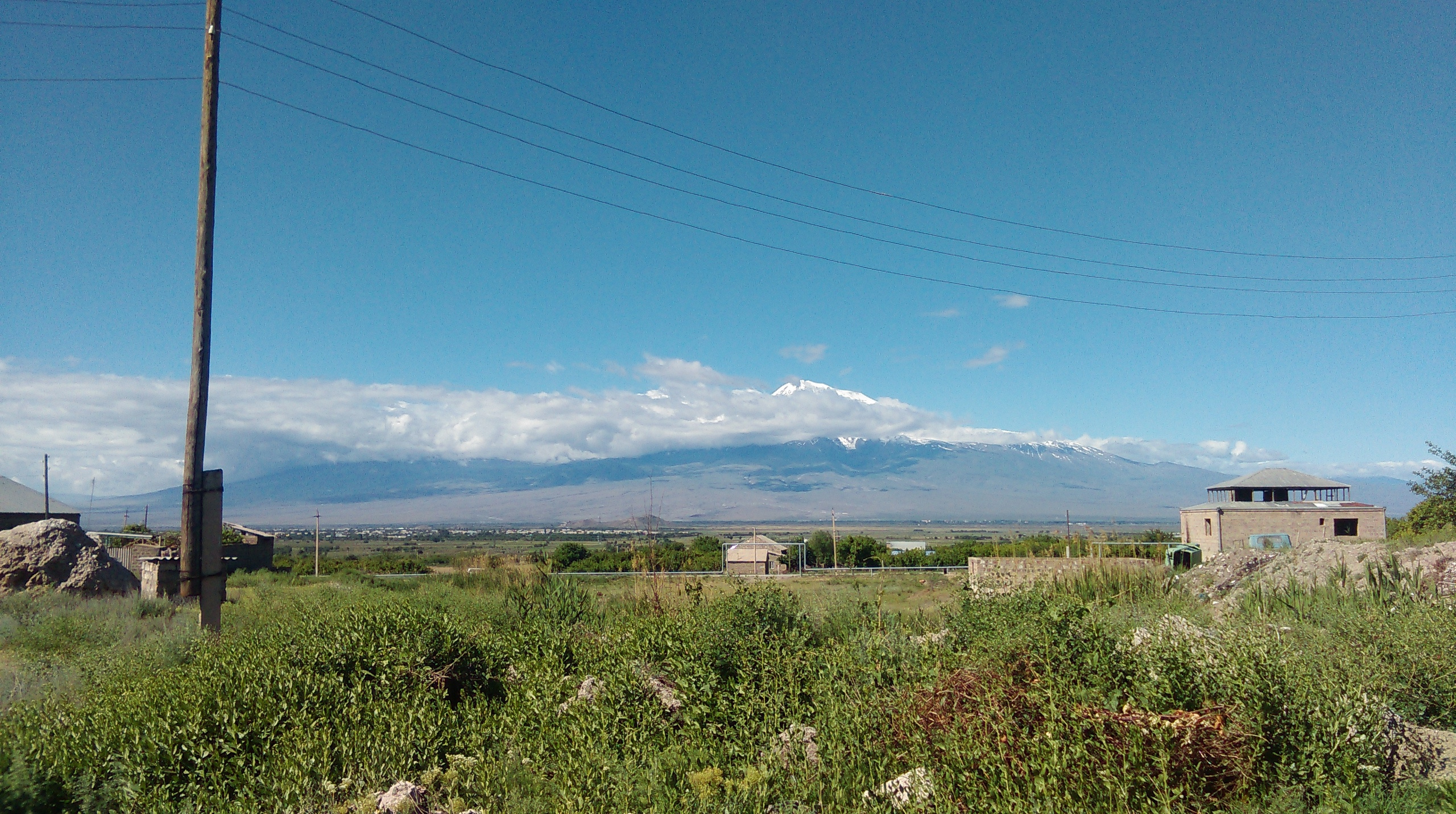 Гора Арарат хотя исторически относилась к Армении, сейчас находится на территории Турции